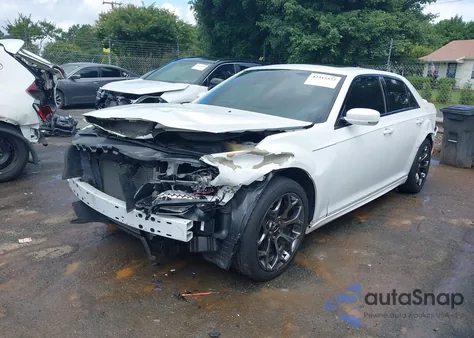 2018 Chrysler 300 300S z USA, uszkodzony, nr VIN 2C3CCABT5JH117852